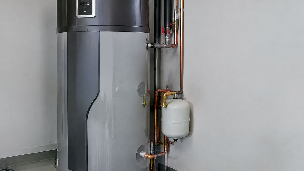 Technische ruimte met boiler en waterontharder